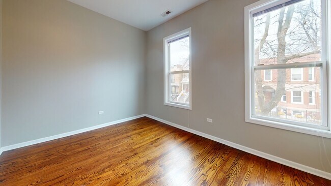 Photo - 2103 W Fletcher St Unit 2