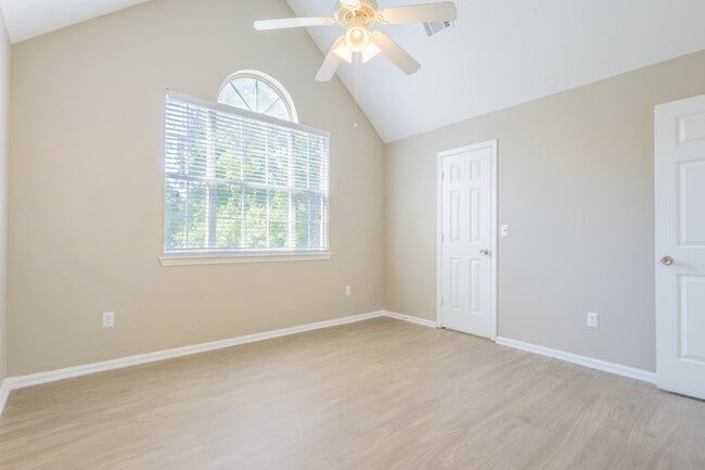 Photo - 618 Caledon Ct Unidad 618