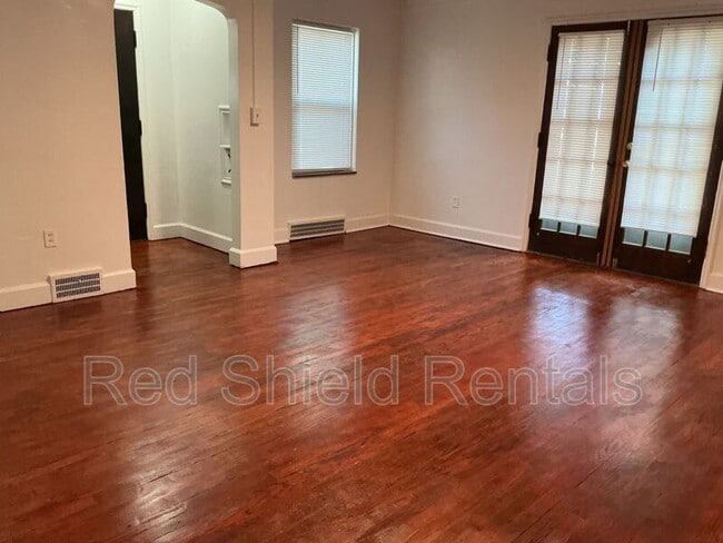 Photo - 210 Perrin St
