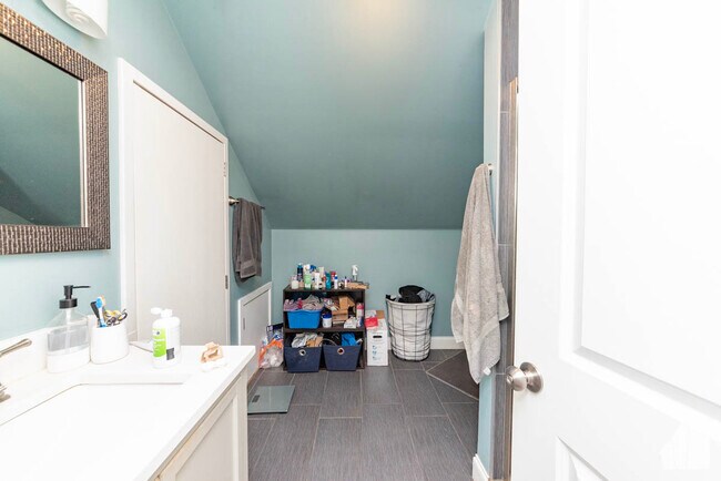 Photo - 848 N Wood St Unit 3