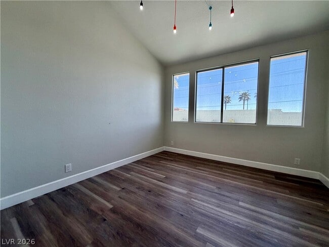 Photo - 5524 Flora Spray St