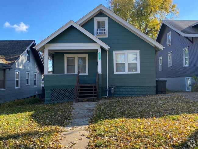 Building Photo - Charming 2 Bed Fully Remodeled Home