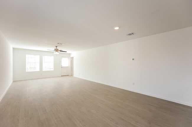 Photo - 1521 Pile Trl