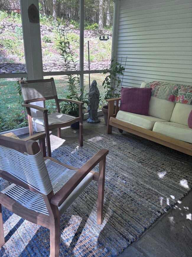 Building Photo - 19 Duncaster Ln