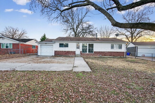 Photo - 2385 Greenbriar Dr