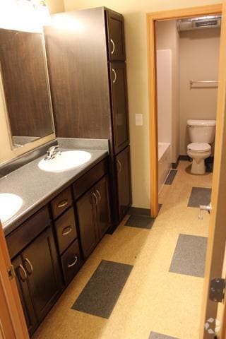 Bathroom - Des Moines Greystone Homes