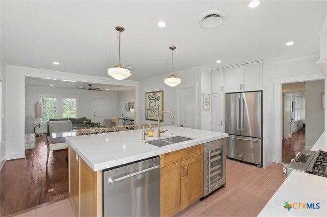 Photo - 1120 Hopkins St