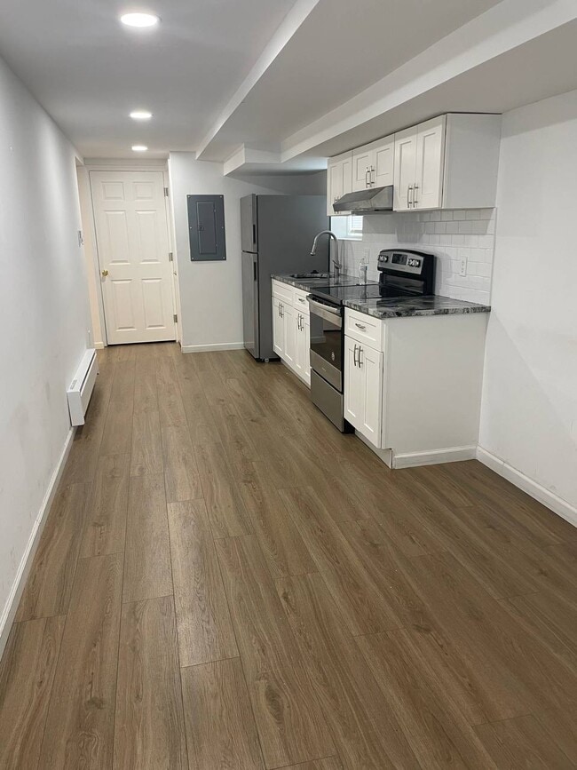 Photo - 435 Rennard St