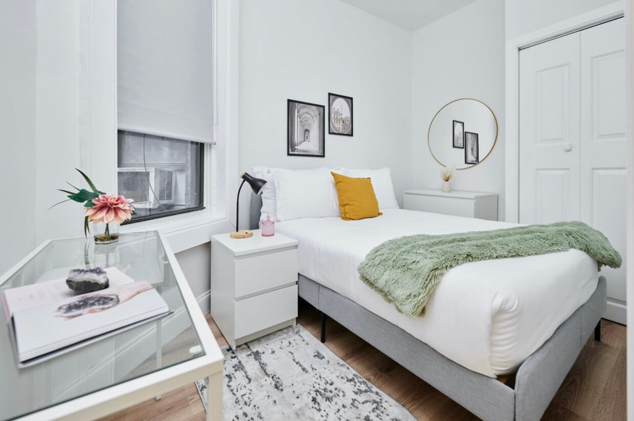 Photo - 321 W 42nd St