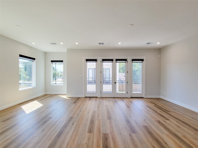 Photo - 905 Quitman St