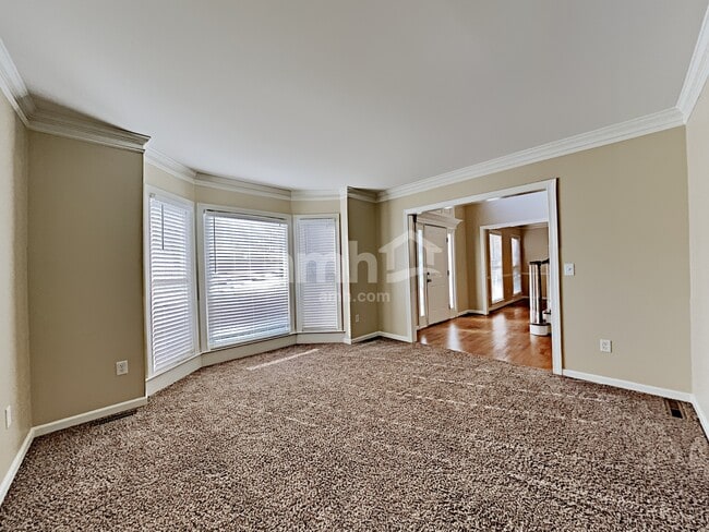 Photo - 708 Braidwood Ridge NW