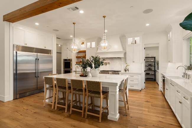 Photo - 1620 Winchester Way