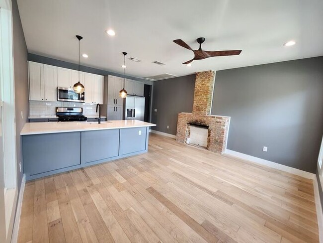 Photo - 2BR/1BA Remodeled Duplex w/ In-Unit W/D in Oak Cliff