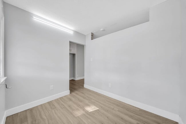 Photo - Spacious 2-Bedroom Apartment in Central Hollywood Unit #9