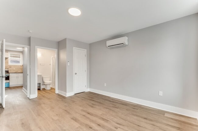 Photo - 304 E Ontario St