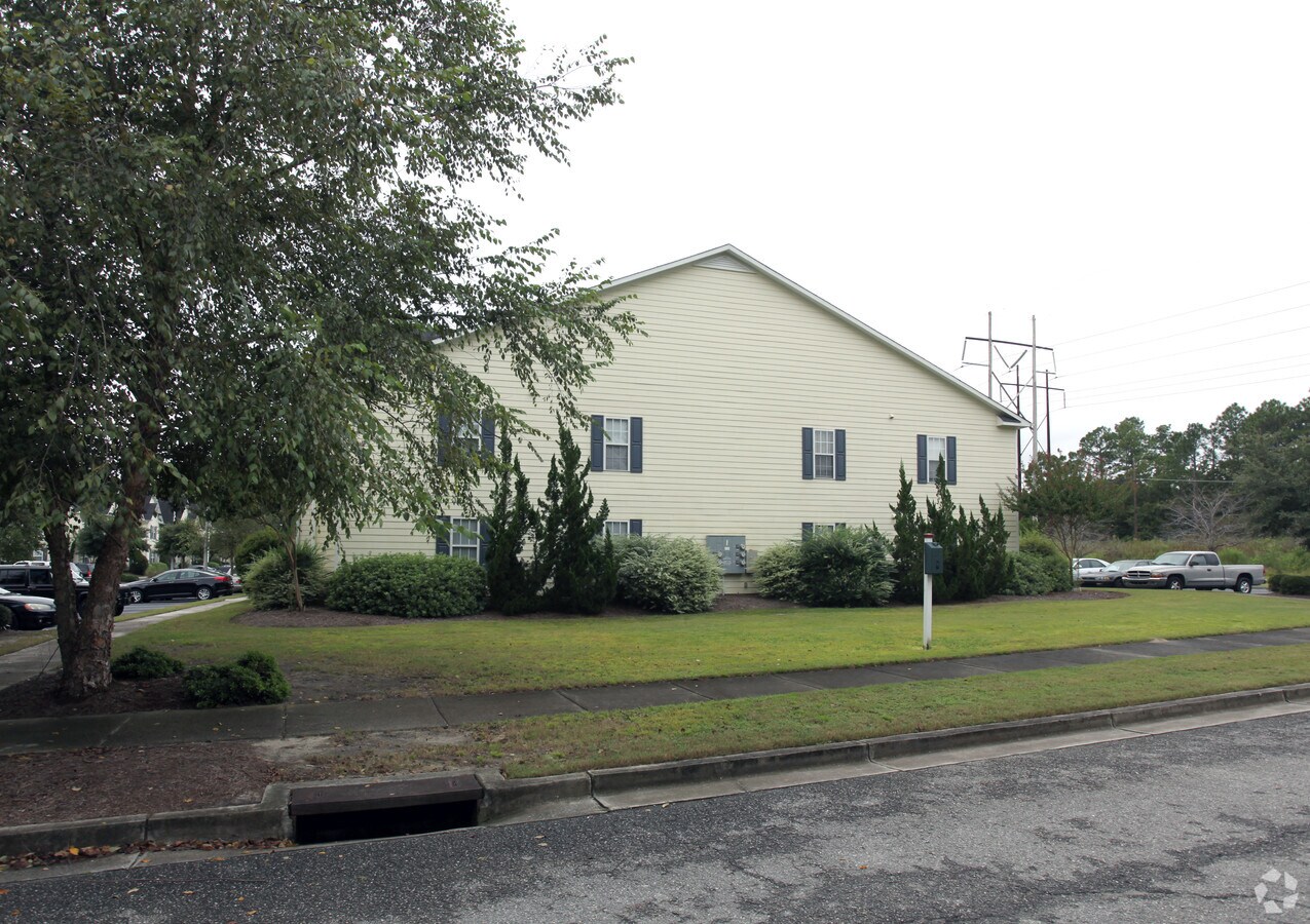 Hunter's Crossing Condominiums - Hunter's Crossing Condominiums