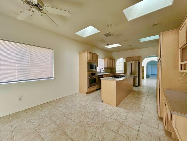 Photo - 711 Tramway Pl NE