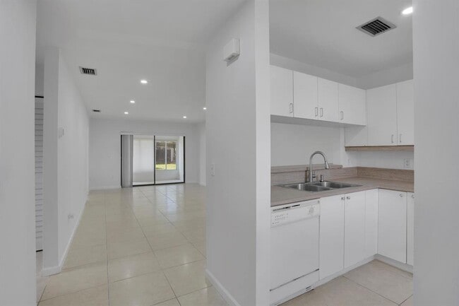 Photo - 315 NW 36th Ave