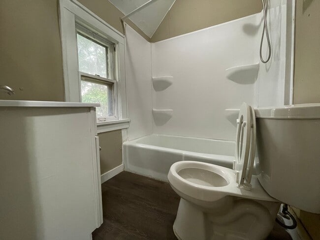 Photo - 909 Margaret St Unit Upper Level #2
