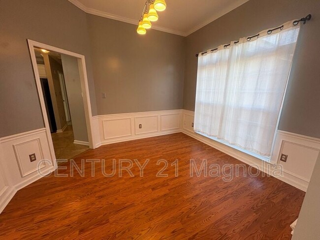 Photo - 2026 Lake Forest Dr