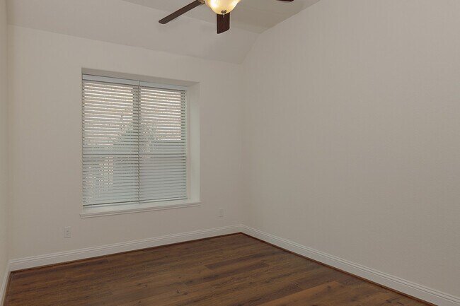 Photo - 46 Caprice Bend Pl