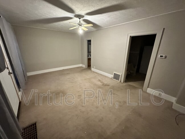 Building Photo - 224 7th Ave