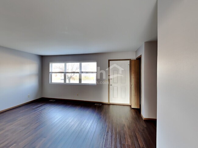 Photo - 516 Powers Ct