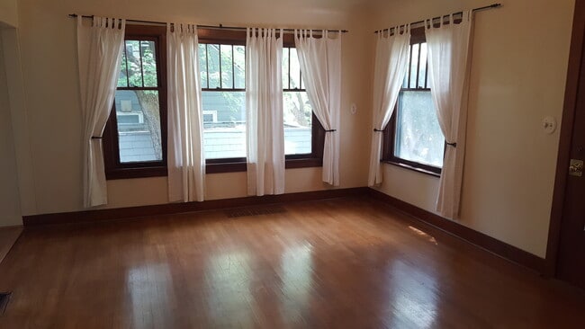 Photo - 240 SW McKenzie St