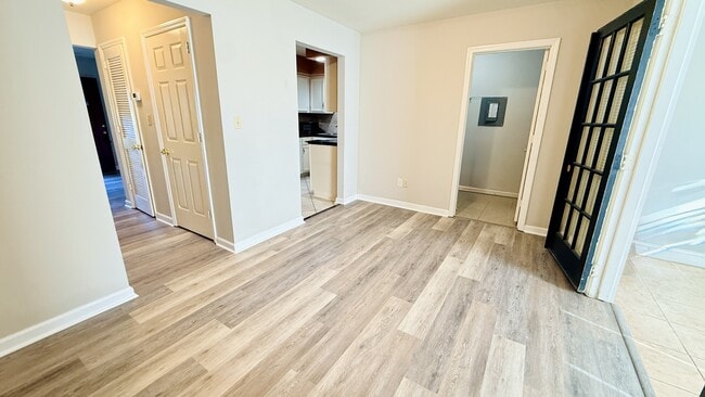 Photo - 2859 Wynterhall Rd SE