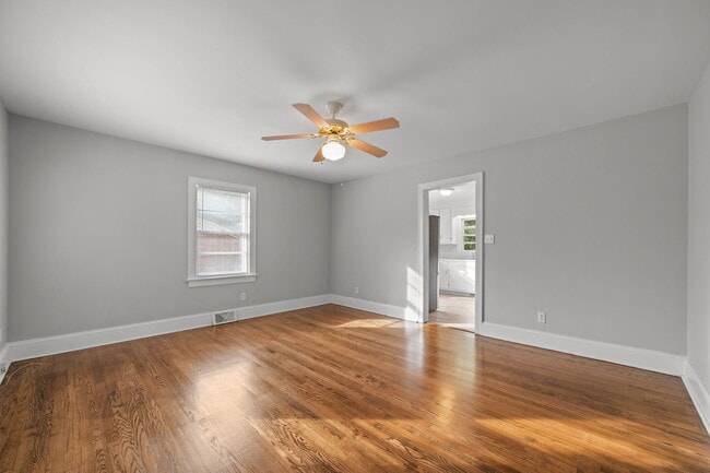 Photo - 2405 Jefferson Dr