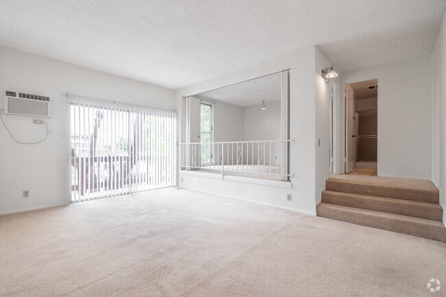 1BR, 1BA - 800SF - Living Room