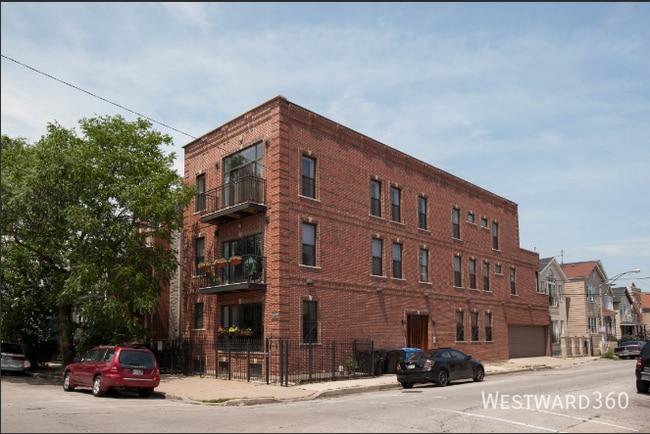 Building Photo - 1226 W Huron St Unit 101