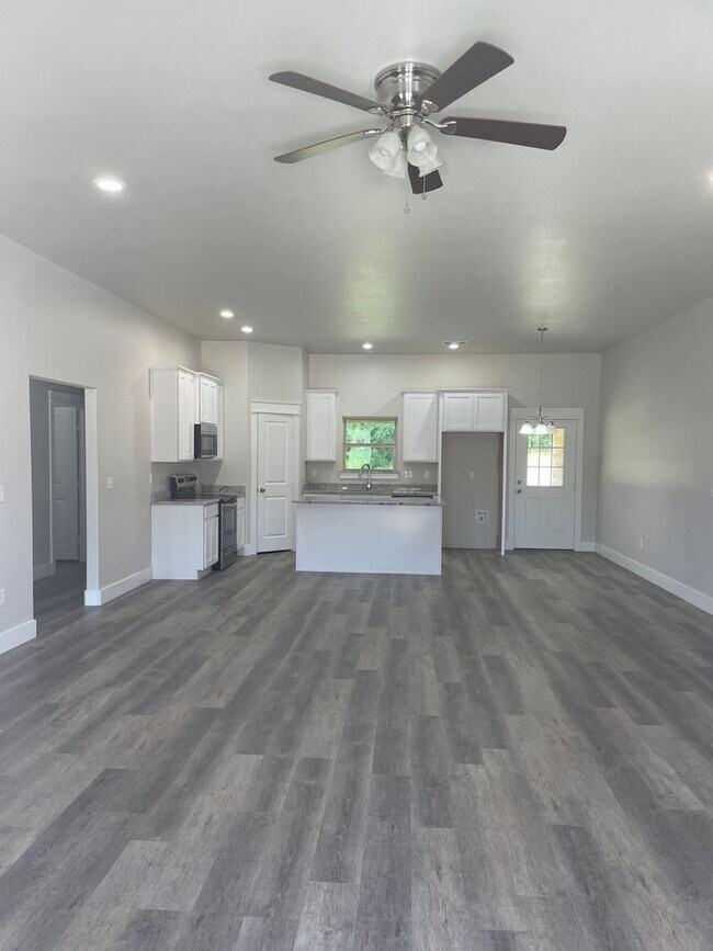 Photo - Fenced yard/2000 Sqft/Premium location