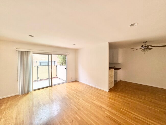 Building Photo - 1320 Ridgeley Dr Unit 2 Rental