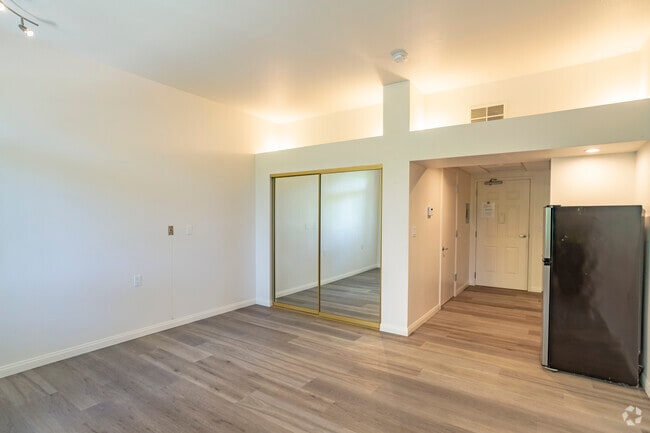 Studio, 1 BR, 390 SF - Legacy Hills at Poway 55+