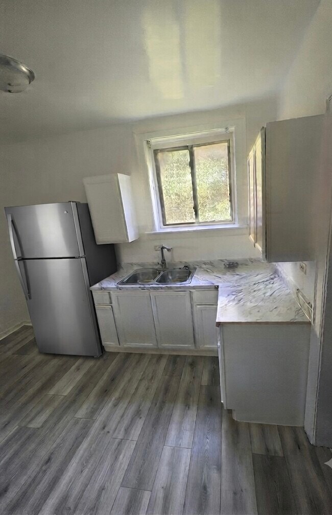 8230 S Ellis Ave Unit 3