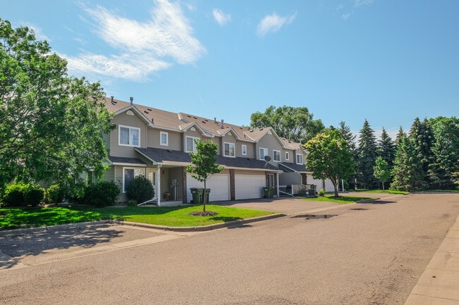 Building Photo - Oak Pointe Townhomes