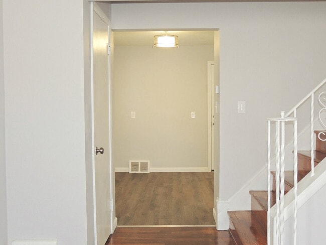 Photo - 710-712 E. 222nd St. Unidad 712