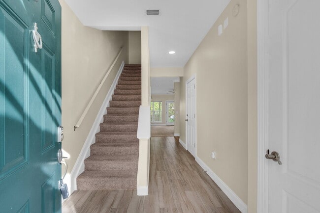 Photo - "Charming 3-Bedroom Townhouse Oasis in Destin!"