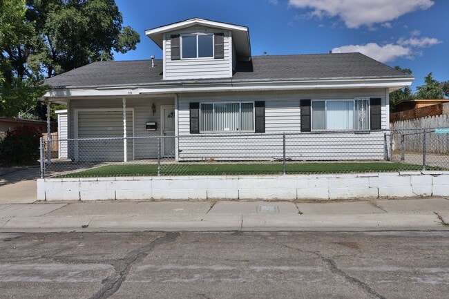 Building Photo - Roommate- Friendly 4 bedroom, 2 Bath Home Near UNR
