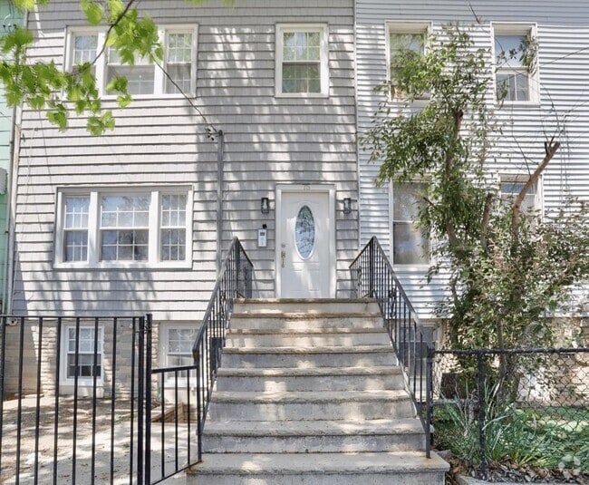 Building Photo - 75 Chestnut Ave Unit #2 Rental