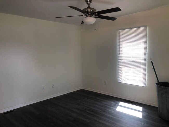 Photo - 126 Eden St NW