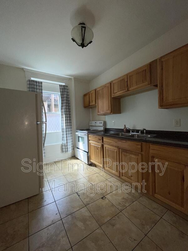 Building Photo - 38 E Franklin St