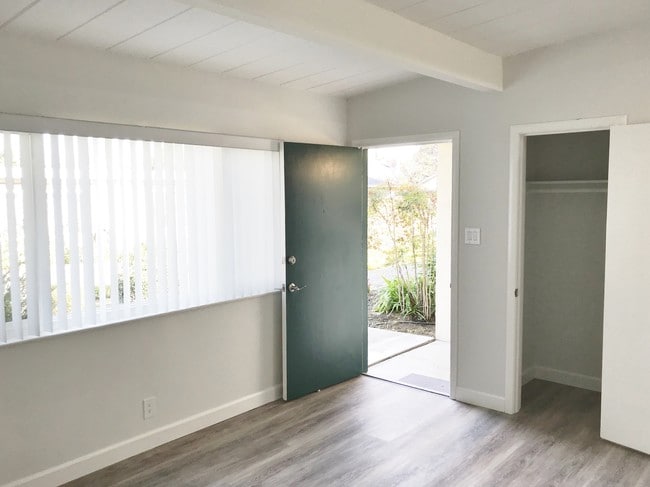 Photo - Chestnut Avenue Apartments