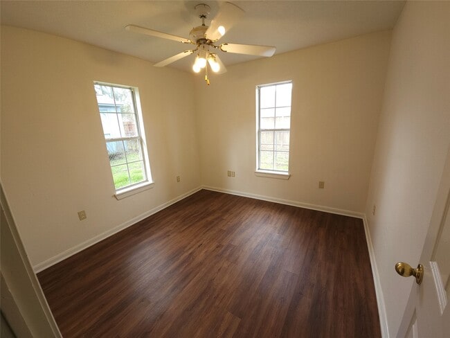 Building Photo - 418 Texas St