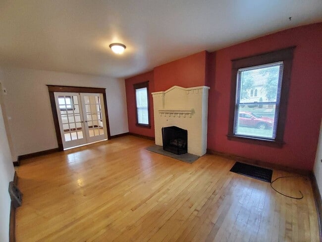 Photo - 1102 Chicago St