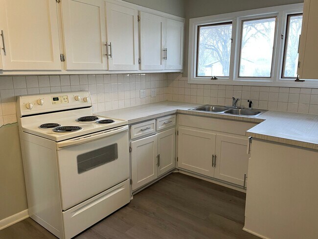 Kitchen - 762 Vassar Dr