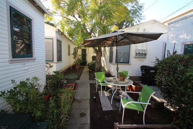 Photo - 1210-1216 Essex St