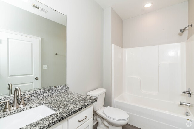 2BR, 2BA - 907SF - Primary Bathroom