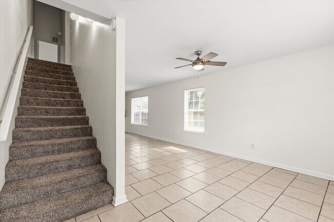 Photo - 735 Putnam Dr Unit 2